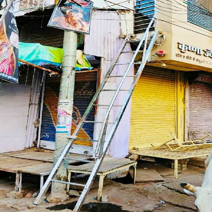 Encroachment of stairs on road not only in front of BDA in Banda but also in market