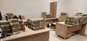 Kanpur : in IT raid Thousands of crores of suspicious transactions and 18 crores of cash-jewellery seized from locations of bullion traders in raids