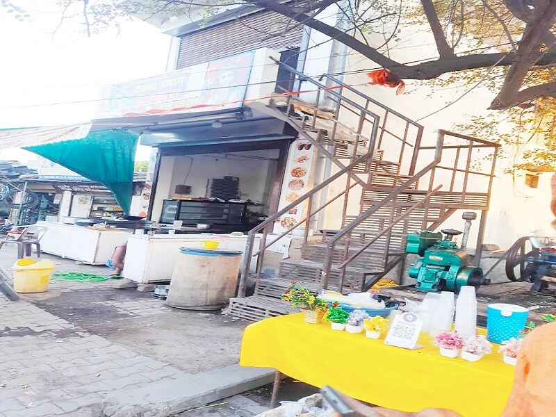 Darkness under lamp : Illegal shops made of encroachment in front of Banda Development Authority 