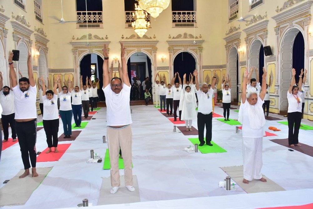 International Yoga Day : Governor, CM Yogi, Deputy CM and ministers also did yoga 