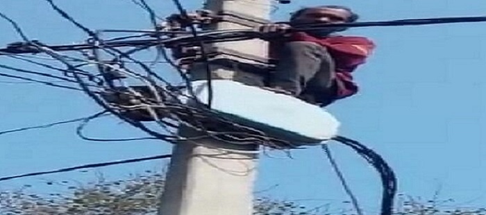 Banda : शटडाउन बावजूद अचानक चालू कर दी बिजली, विद्युतकर्मी की मौत