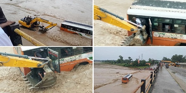 बिजनौर : नदी की धारा में फंसी रोडवेज बस, JCB से 70 यात्रियों को ऐसे निकाला गया सुरक्षित, देखें फोटोज..