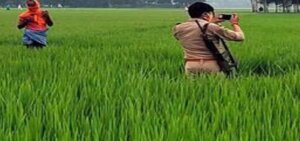 in Banda Liquor party in farm at night, deadbody found in morning, accused of murder-police engaged in investigation