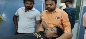 Drunken bully opened fire in Banda-youth injured, mob handed over to police