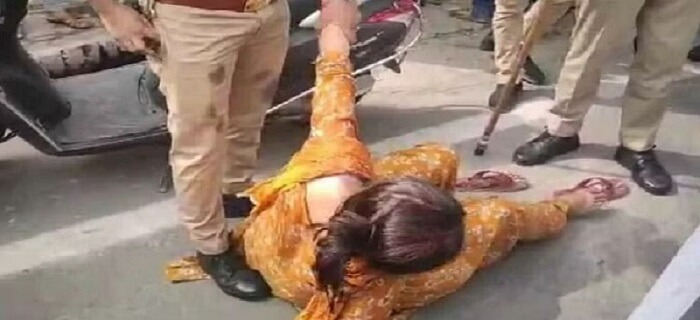 Lucknow : विधानसभा के सामने सिपाही की बहन ने किया आत्मदाह का प्रयास