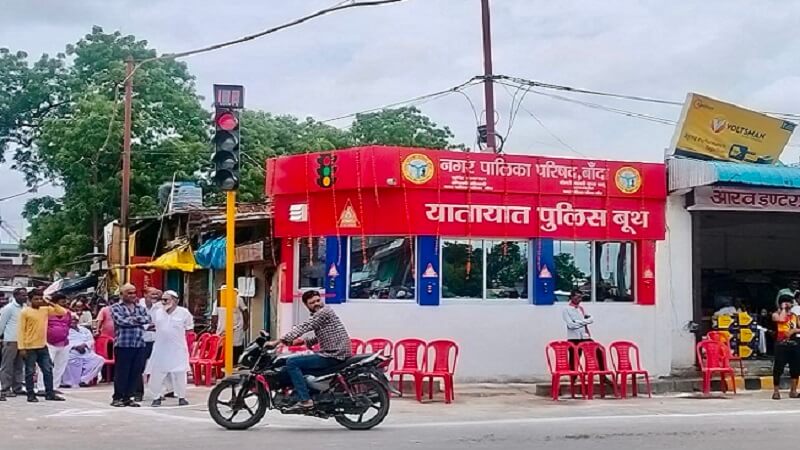 Banda : Inauguration of traffic light system at Babulal intersection of Banda