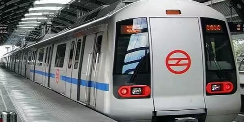 On Rakshabandhan, young man did masturbation behind girl in metro, passengers caught and sent to jail