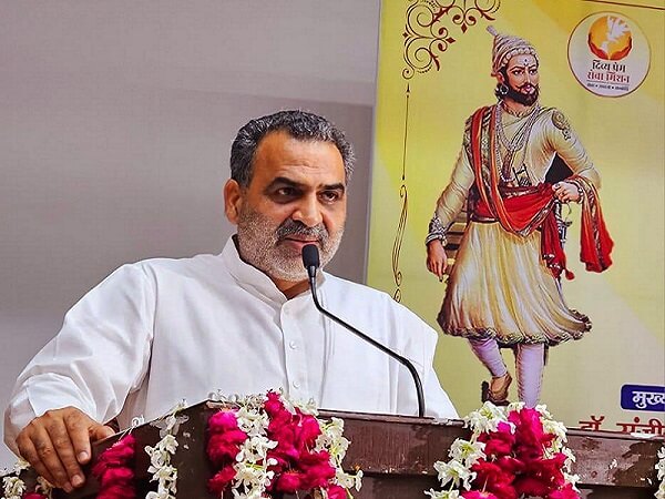 in Banda Union Minister Sanjeev Balyan said, UPA's name India is like old wine in new bottle 