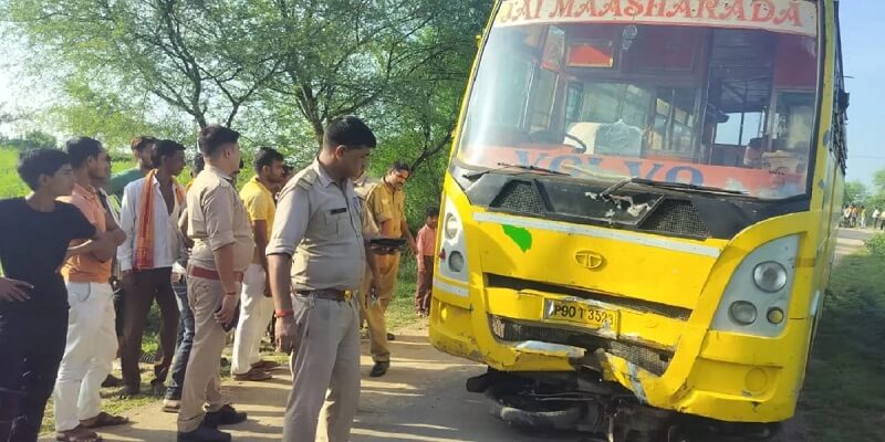 In Banda, school bus hits bike and drags it for 100 meters, farmer dies painfully - driver absconds 