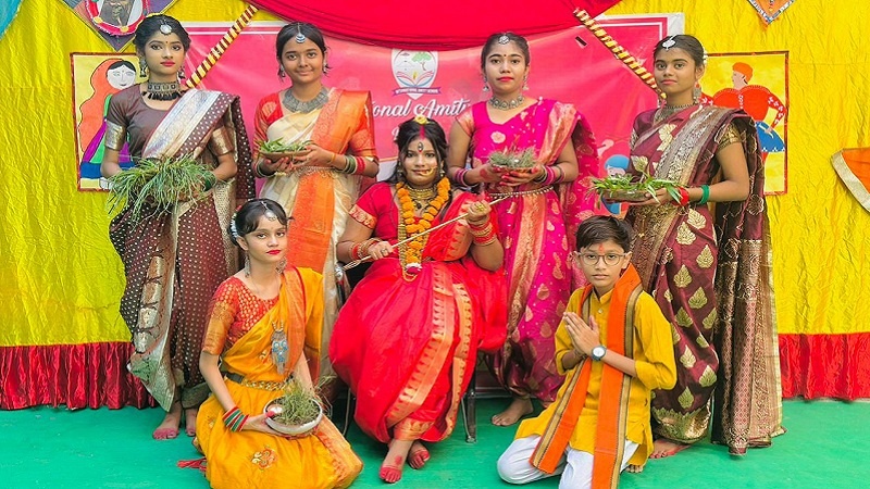 Little ones created a stir in Dandiya-Garba in 'Bachpan' school of Banda 