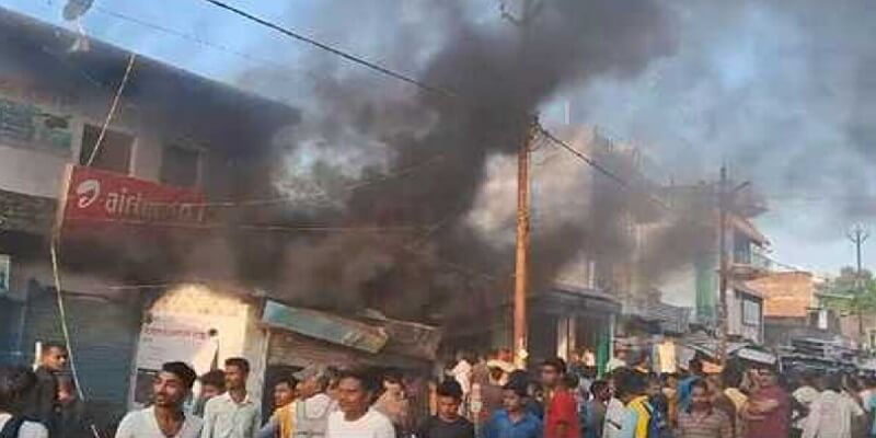Goods of two shops burnt to ashes due to short circuit in Banda 
