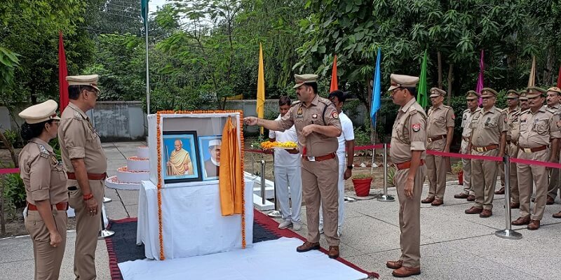 Gandhi-Shastri Jayanti : Tributes paid to great leaders in schools, colleges and police lines 