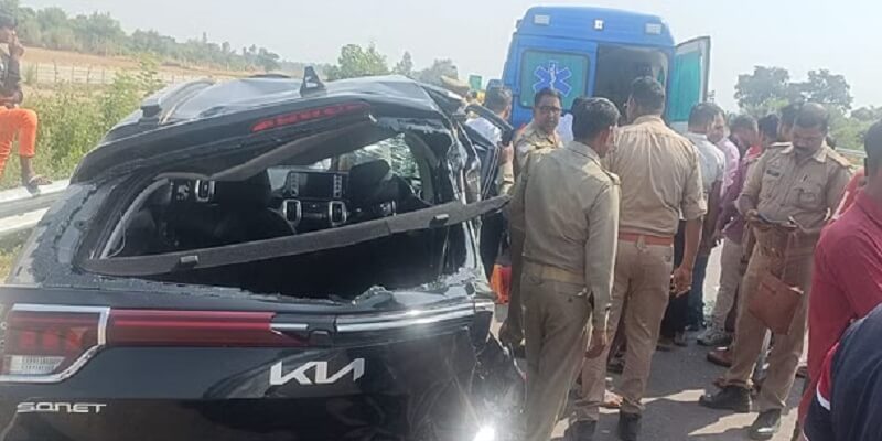 Painful death of mother and son in car in an accident on highway in Kanpur