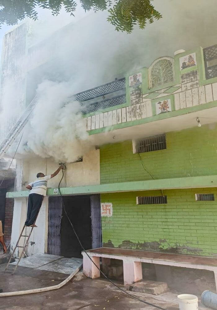 In Banda house caught fire due to children's play disaster averted due to police-fire brigade's soon action 
