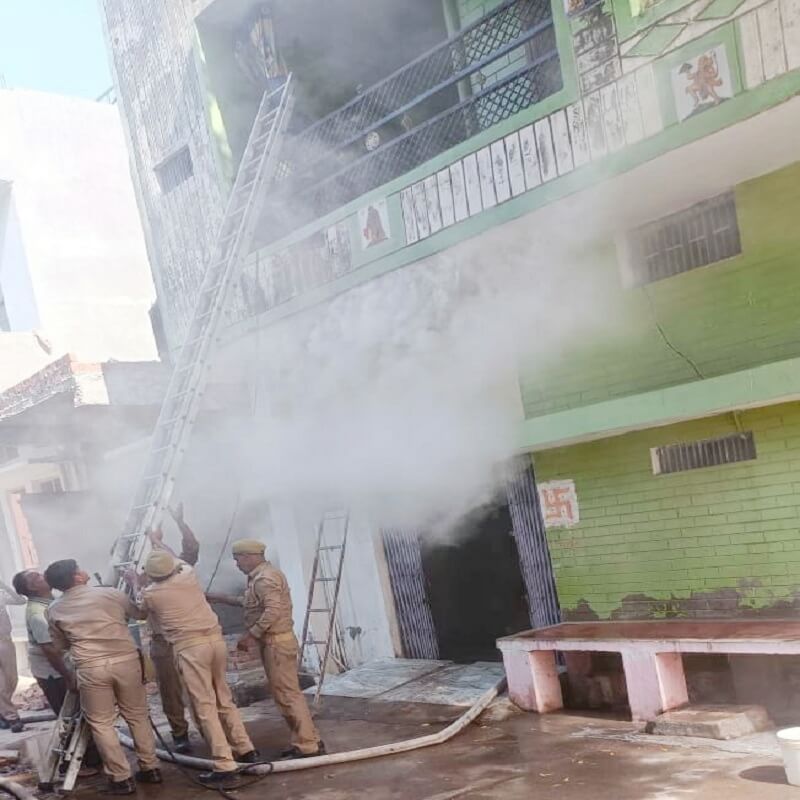 In Banda house caught fire due to children's play disaster averted due to police-fire brigade's soon action 