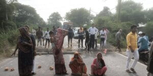 Banda : 12 year old child crushed by truck, commotion-highway jam