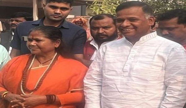 Fatehpur : Former MLA Daljeet welcomed Deputy CM Maurya at the ashram of Union Minister Sadhvi 