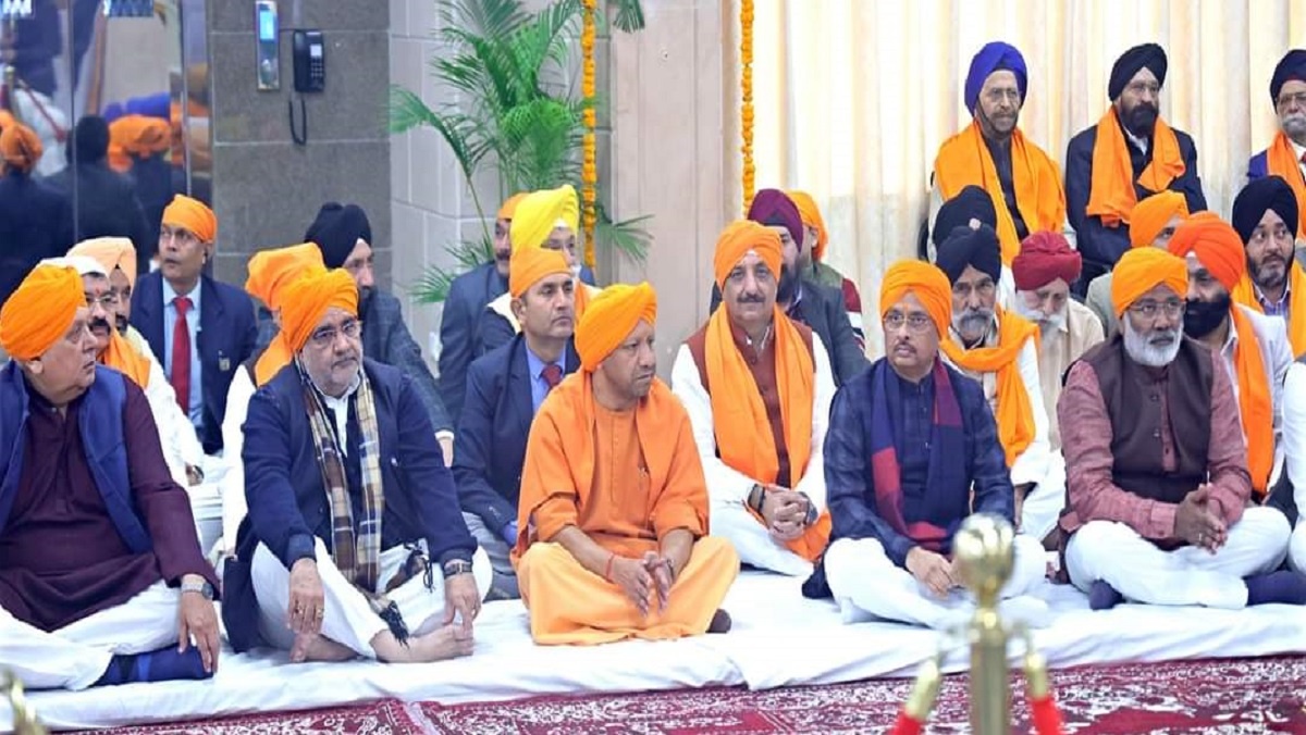 Lucknow : Guruvani, Ardaas and Langar at CM residence, Chief Minister worshiped Guru Granth Sahib 