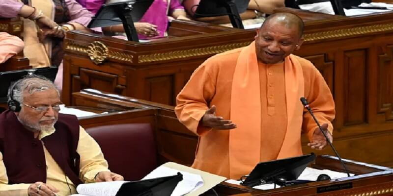 CM Yogi said-'Let's set fire to the spring, let's talk...', this is how he responded to Akhilesh Yadav's statement
