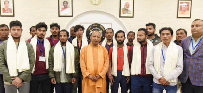 Lucknow : CM Yogi met the workers of Kheri, Shravasti-Mirzapur, Tunnel of Uttarakhand