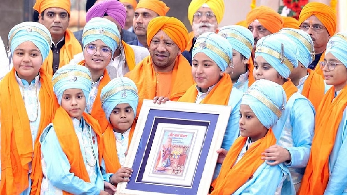Lucknow : Guruvani, Ardaas and Langar at CM residence, Chief Minister worshiped Guru Granth Sahib 