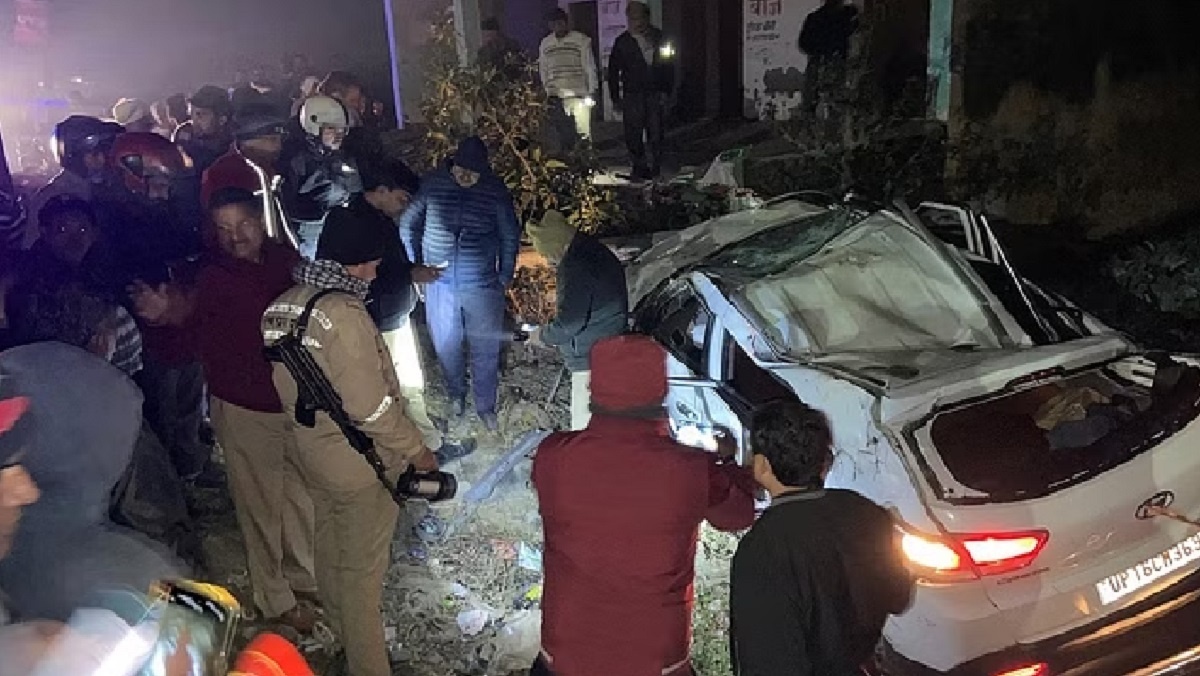 4 including village head killed in horrific accident in Amroha 