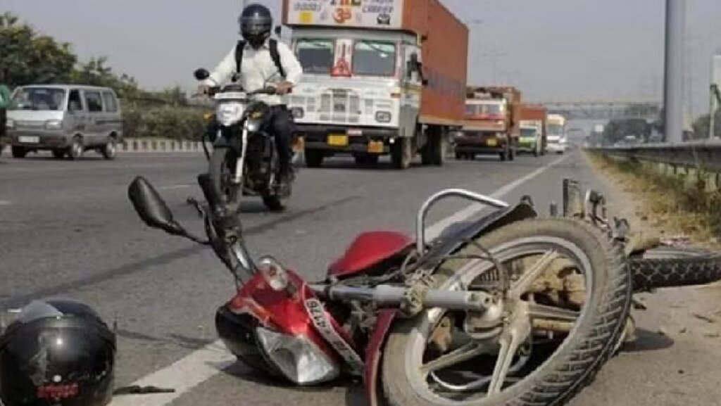 Amroha : Tragic accident on highway, wife died-husband's condition critical