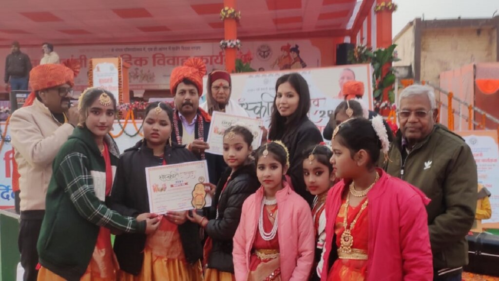Banda : Award to these artists in divisional cultural competition