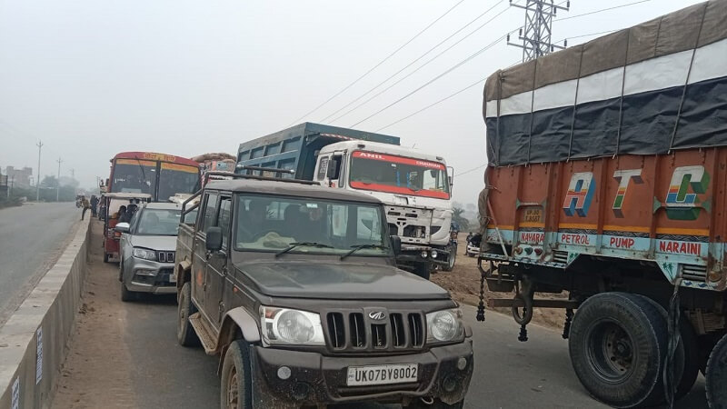 in Banda Chakka jam of drivers effect visible in entire district against central law