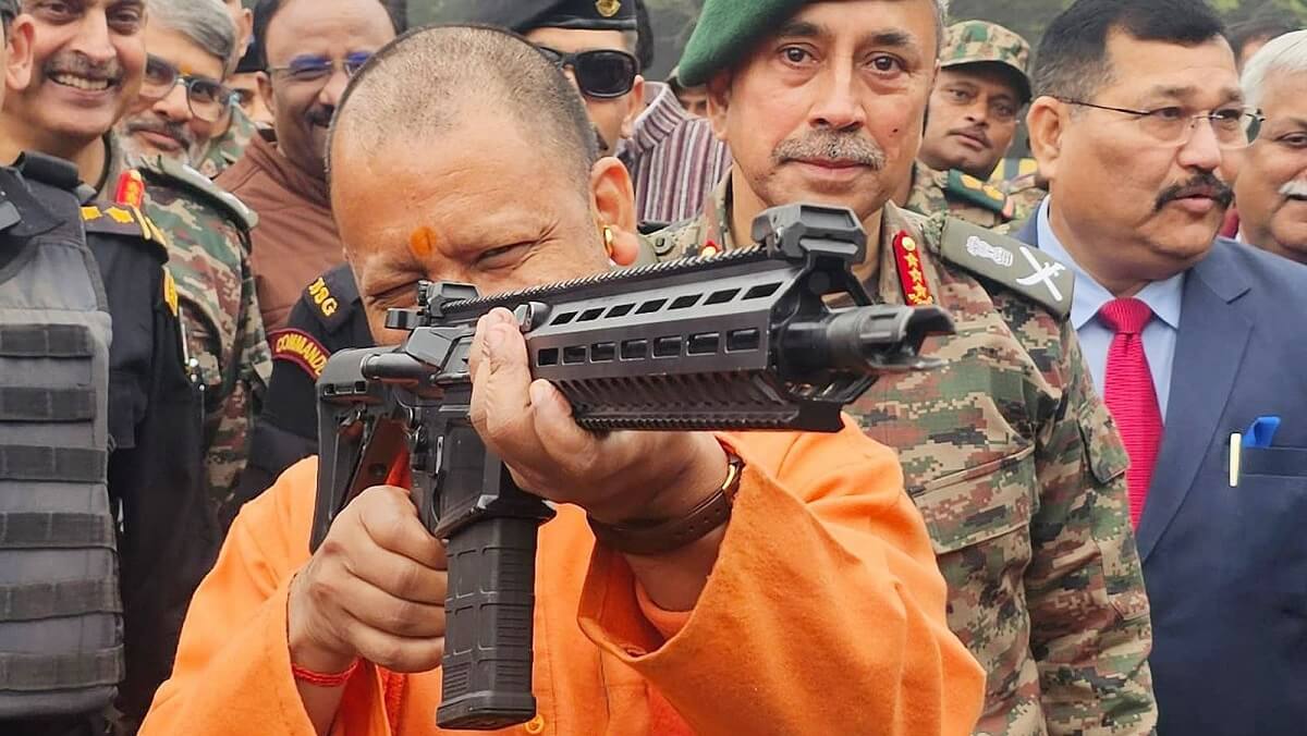CM Yogi's new style, riding rifle and tank in hand on Army Day in Lucknow 