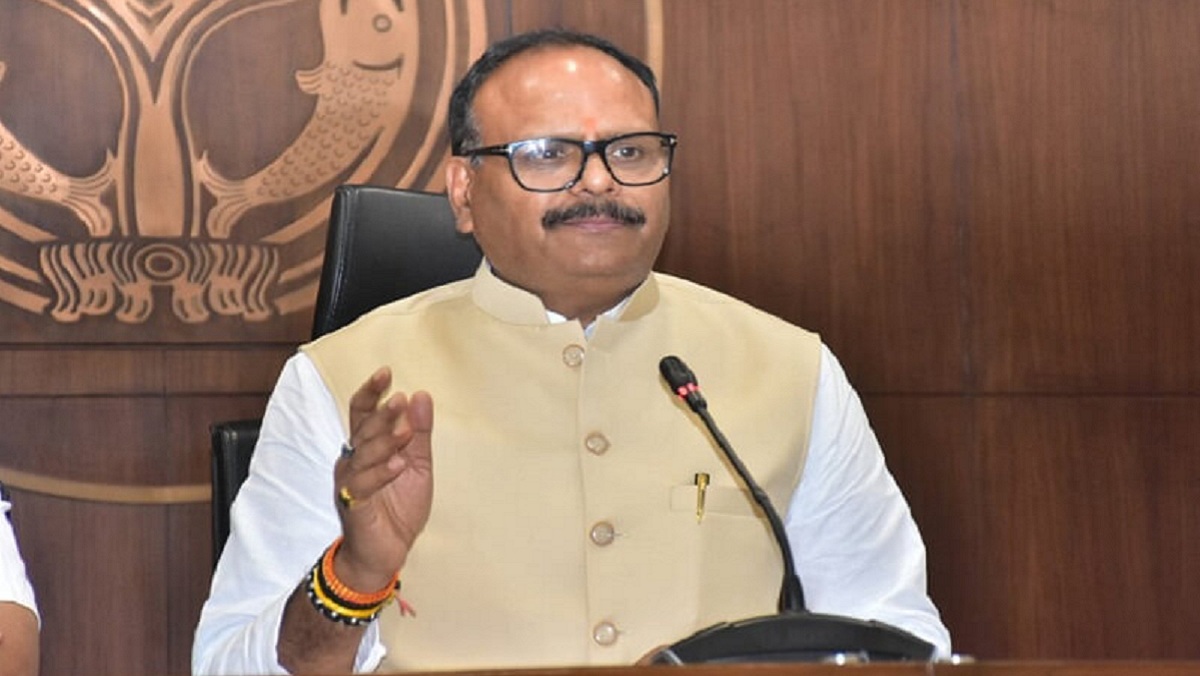 Big news : Strong action by Deputy CM Brajesh Pathak, doctor dismissed, CMO suspended