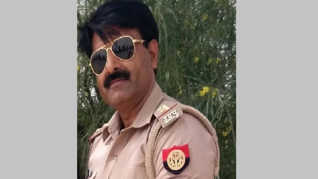 In Meerut miscreants shot inspector