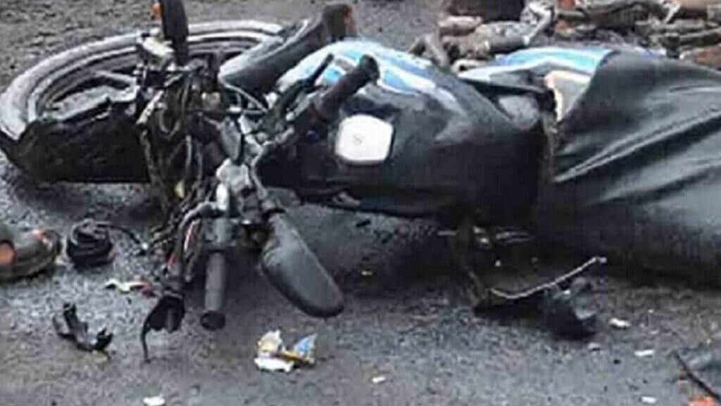 Breaking : Bike riding father and grandson die in road accident in Banda