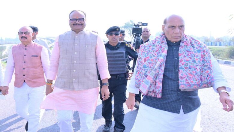 Lucknow : रक्षामंत्री राजनाथ सिंह-डिप्टी सीएम ब्रजेश पाठक ने किया किसान पथ का निरीक्षण