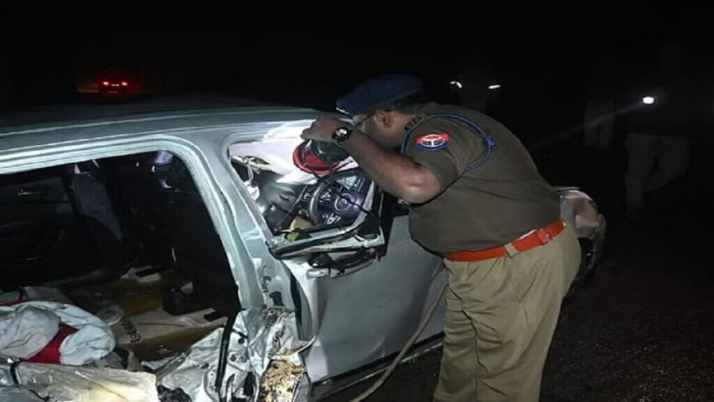 Major accident in Kanpur Dehat 6 dead in car and condition of two critical