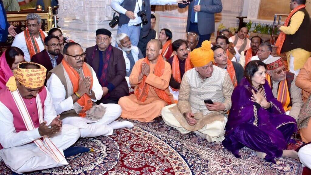 yogi-government-in-shelter-of-ram-cm-had-darshan-ramlala-with-ministers-mla