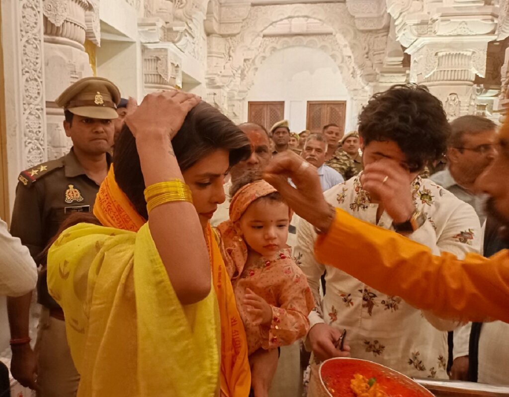 Actress Priyanka Chopra visited Lord Ram with her husband and son in Ramnagari 