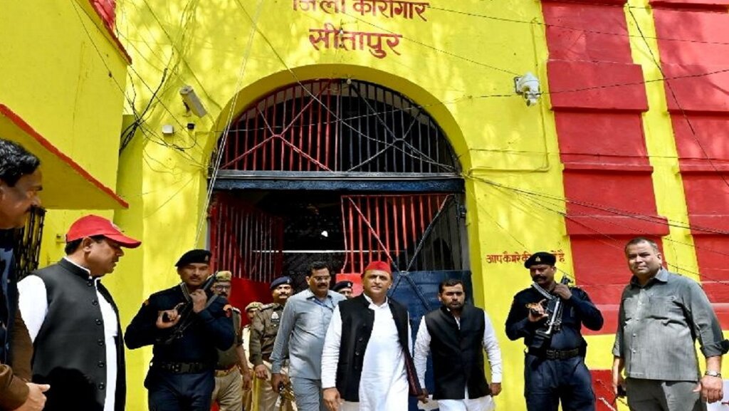 Akhilesh Yadav meets Azam Khan in Sitapur Jail