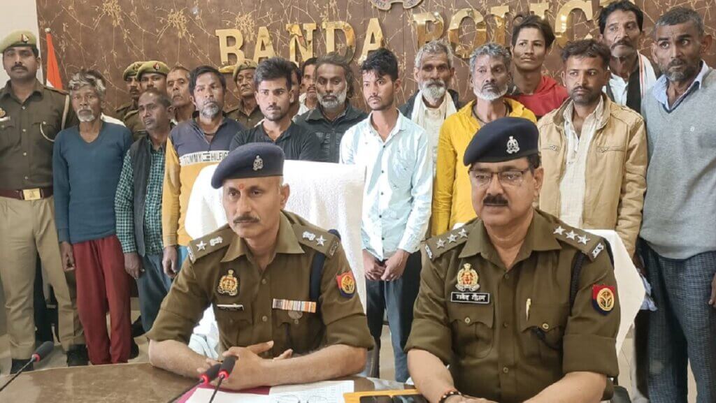 Banda police furious, caught these 30 wanted people in one day and sent them to jail 