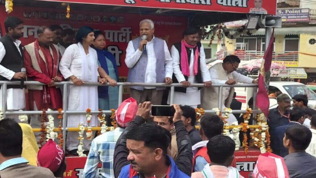Former minister Babu Singh Kushwaha reached Banda with Rath Yatra 