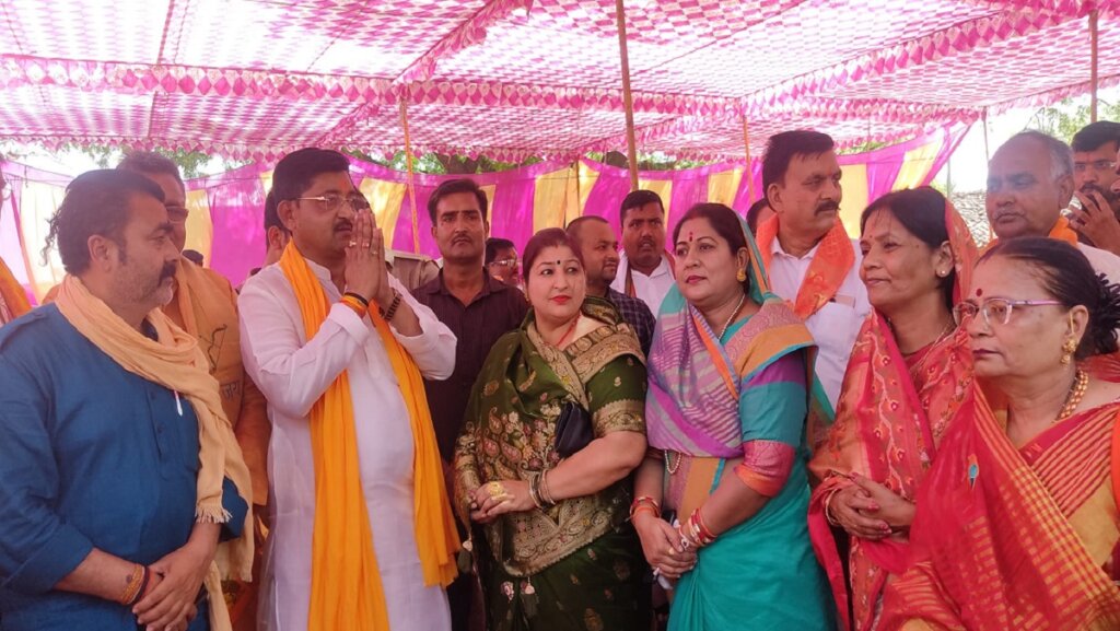 Banda : Minister Ramkesh Nishad renovated temple 
