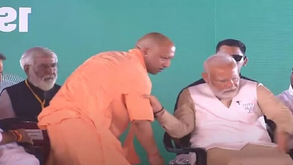 Pilibhit : When PM Modi suddenly held CM Yogi's hand on stage