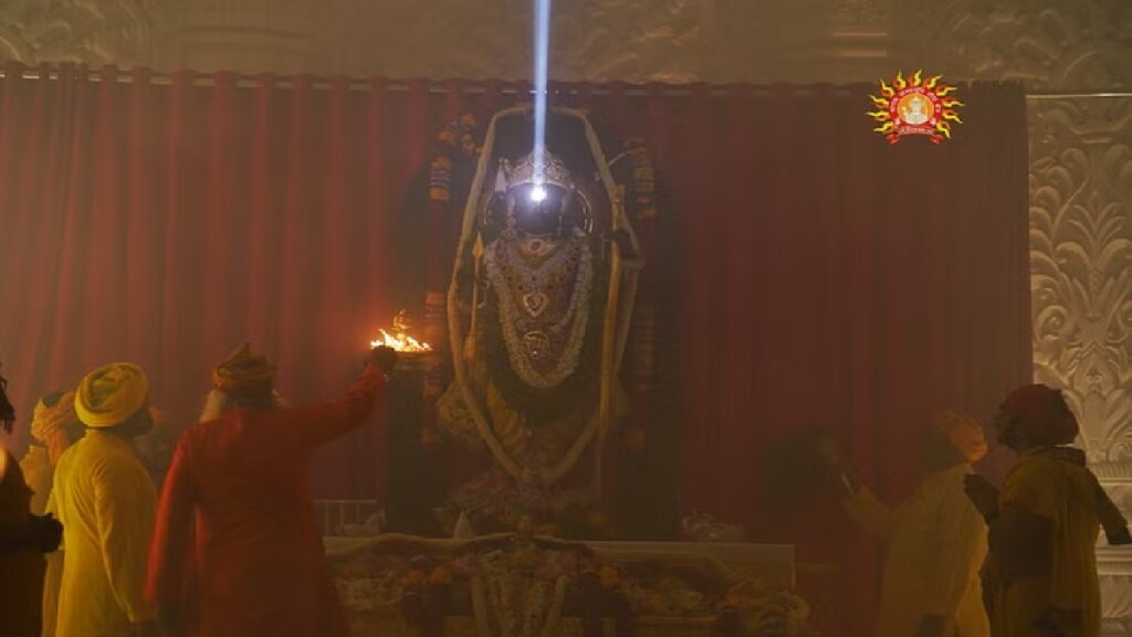 Ayodhya : Ramlala's Surya Tilak in grand Ram temple, crores of Ram devotees witness it 