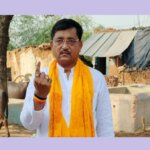 Lok_sabha_2024 : मंत्री रामकेश निषाद ने सादगीपूर्ण ढंग से डाला वोट