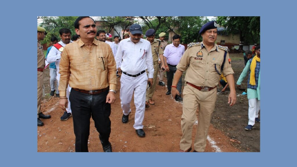 Banda : Commissioner and DIG listened to problems in Baberu