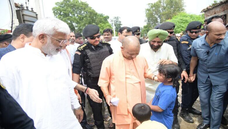 UP : पीलीभीत में CMYogi, बाढ़ प्रभावित क्षेत्रों का किया हवाई सर्वेक्षण