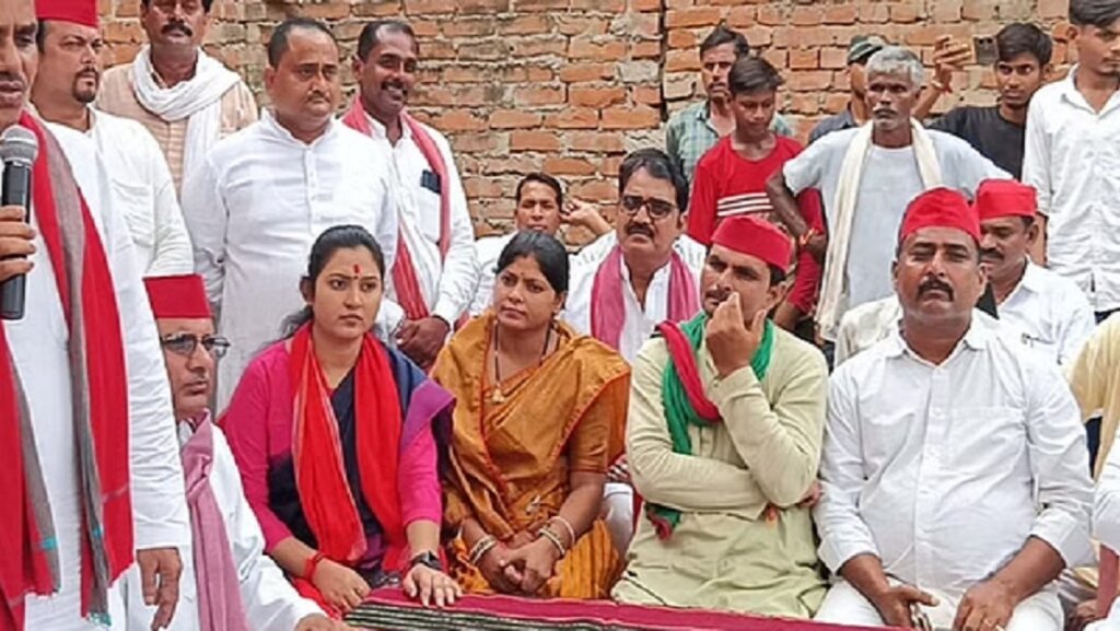 Banda : AkhileshYadav sent SP delegation to Jaspura