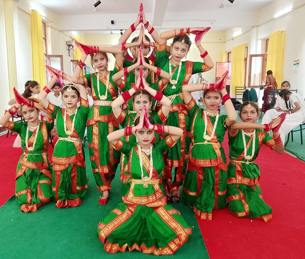 Flaghoisting at BhagwatPrasadMemorial School on IndependenceDay in Banda