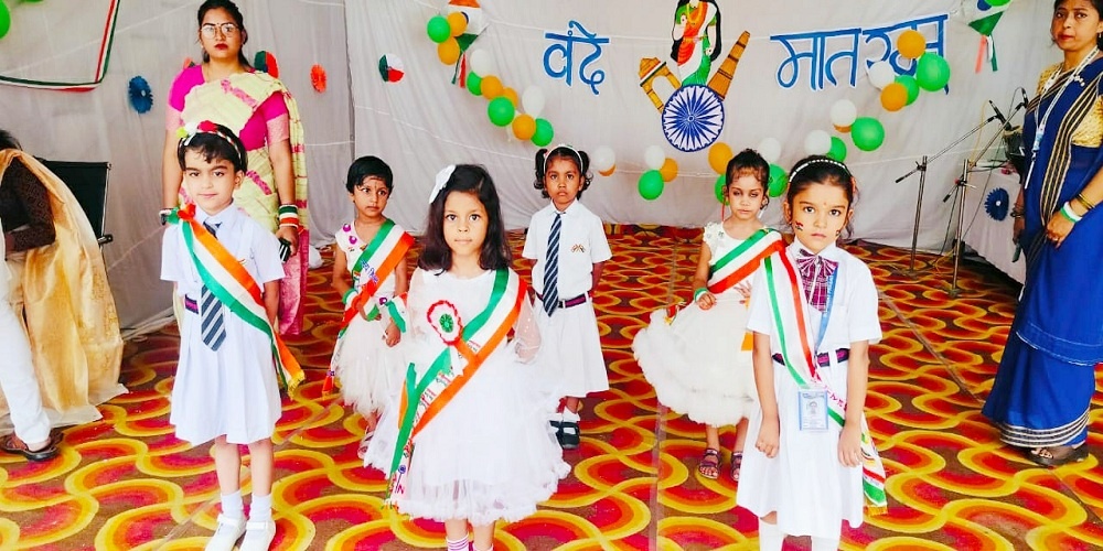 Flaghoisting at BhagwatPrasadMemorial School on IndependenceDay in Banda 