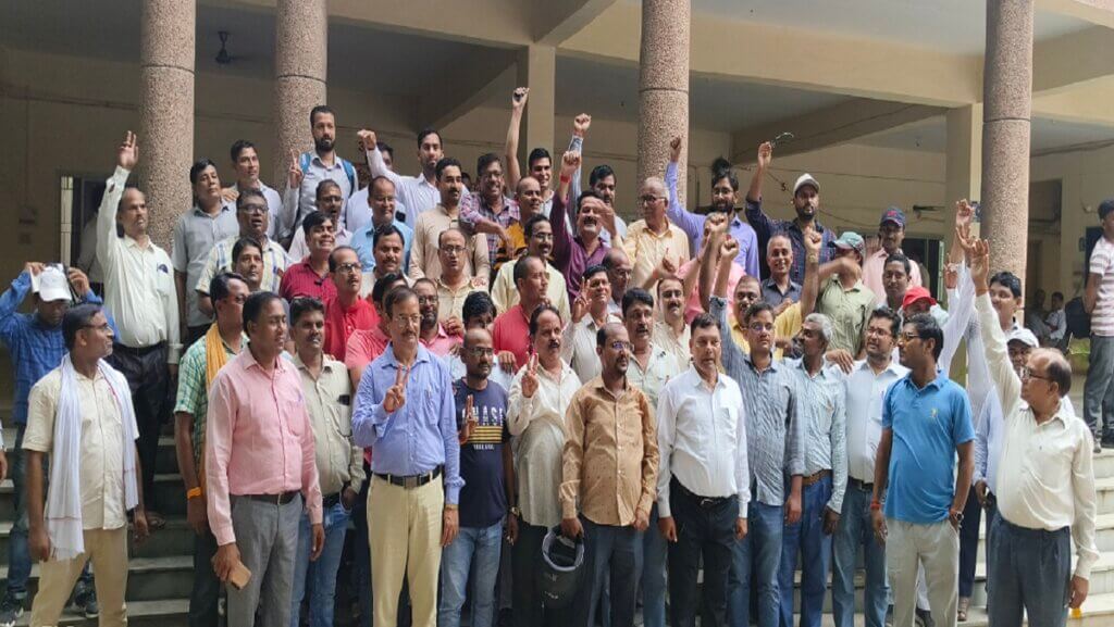 banda-teachers-protested-and-raised-many-demands